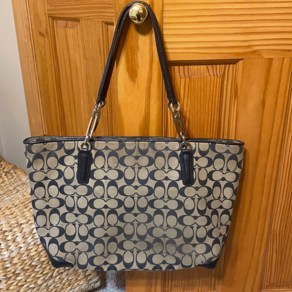 Women’s fashion pocketbooks